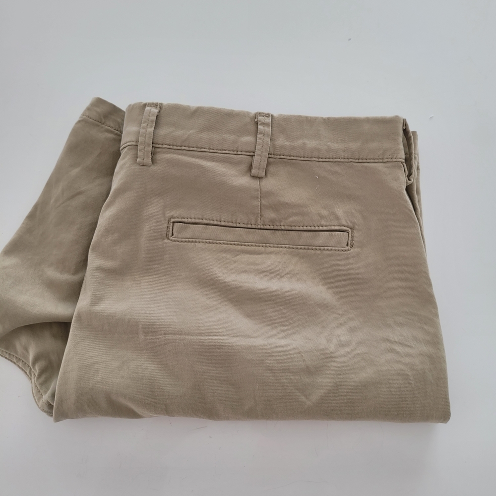 Gap Men's  Shorts 10" Essential Khaki Size 38 - Picture 8 of 13